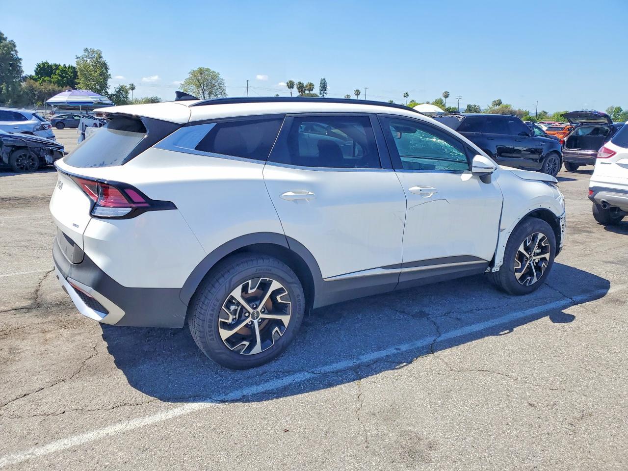 2025 Kia Sportage Ex - Image 3