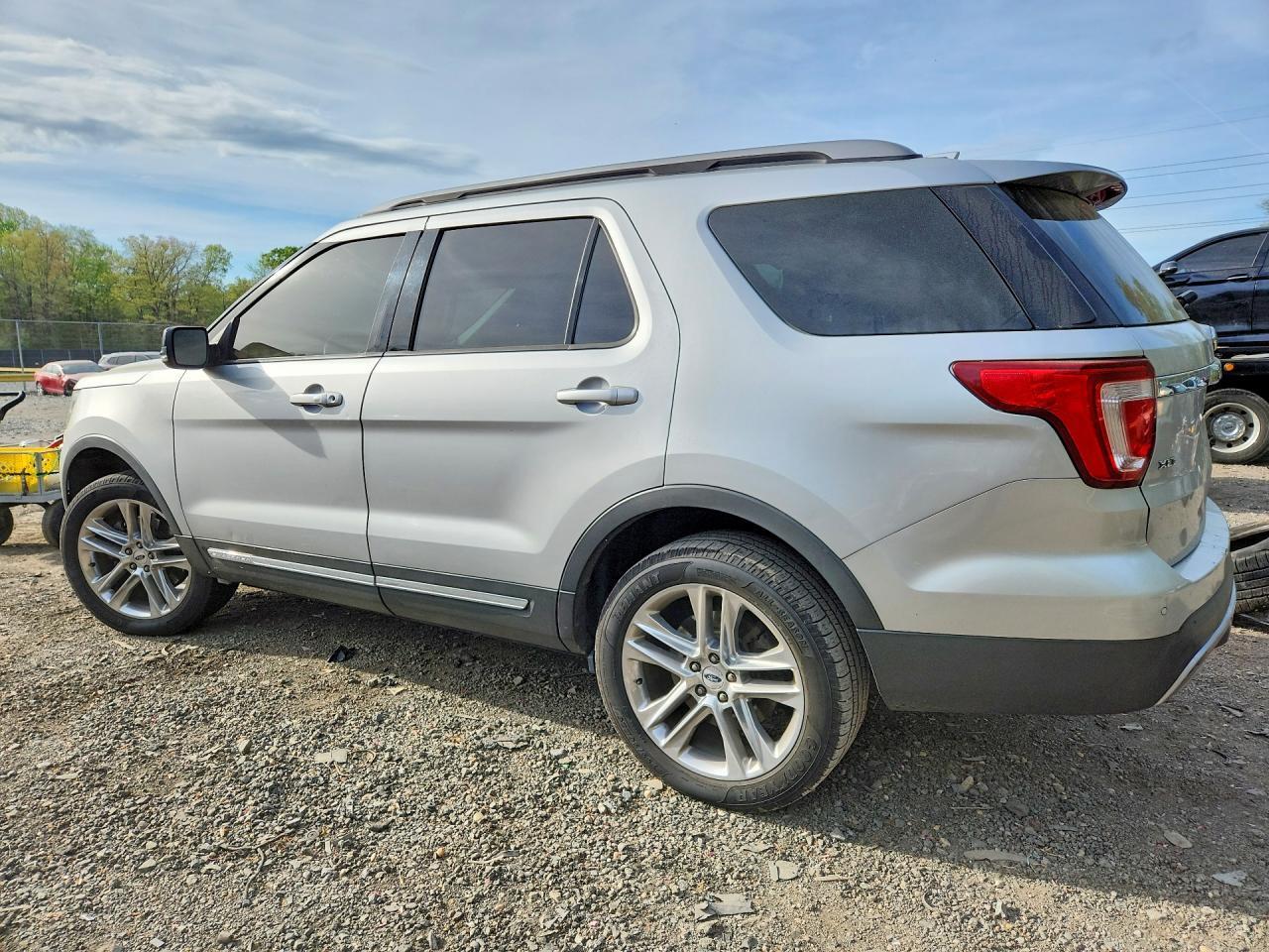 2017 Ford Explorer Xlt - Image 2