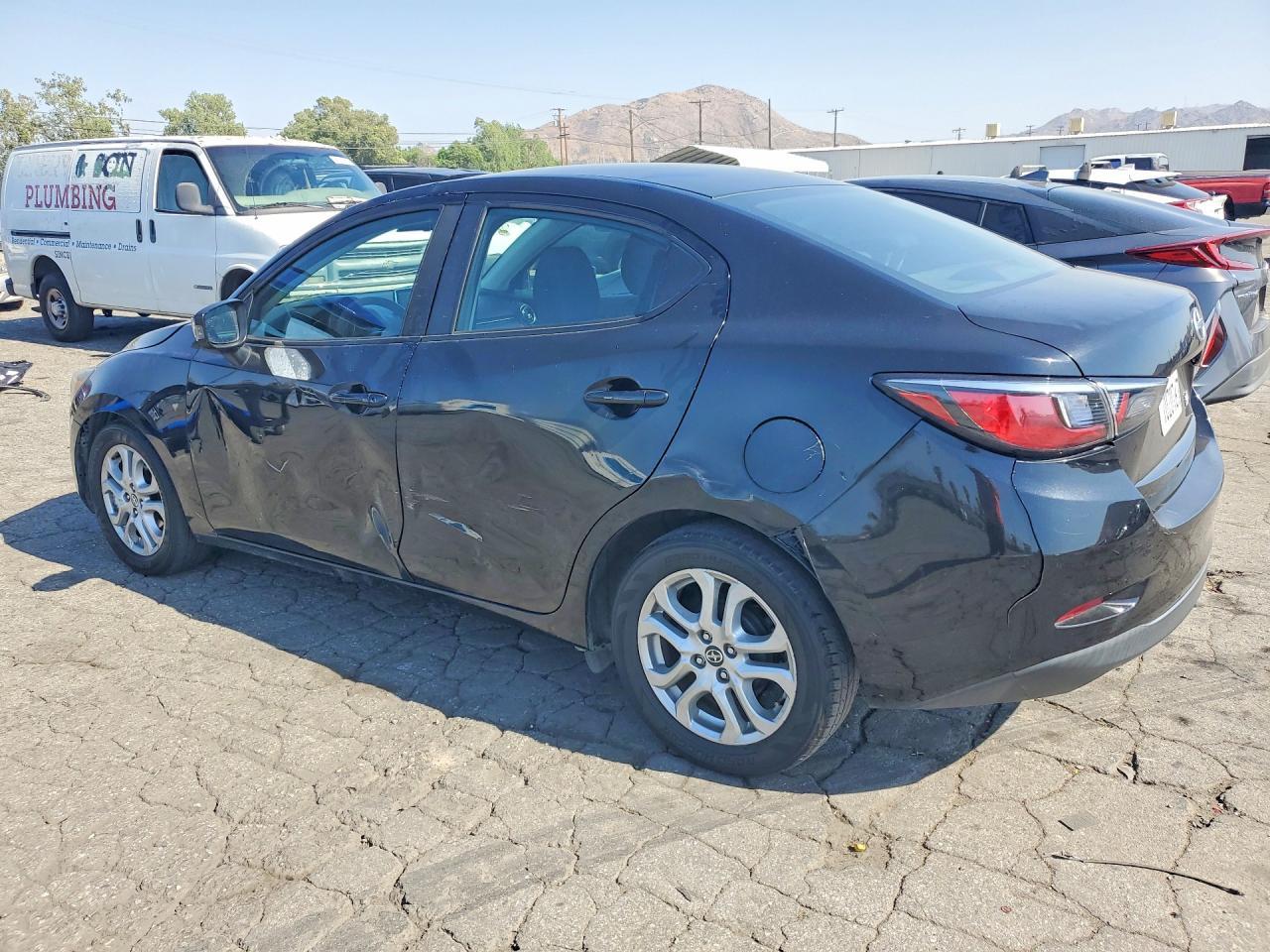 2016 Scion Ia - Фото 2