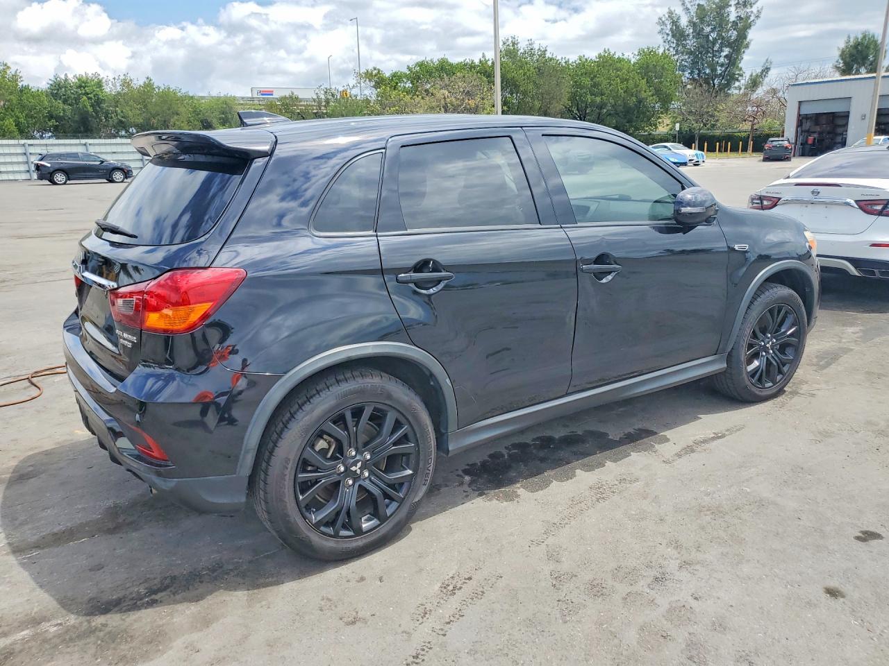 2019 Mitsubishi Outlander Sport Es - Фото 3