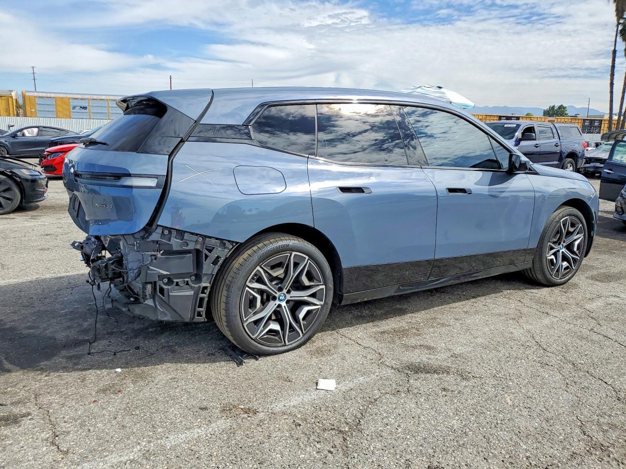 2024 BMW Ix xDrive50 - Фото 3