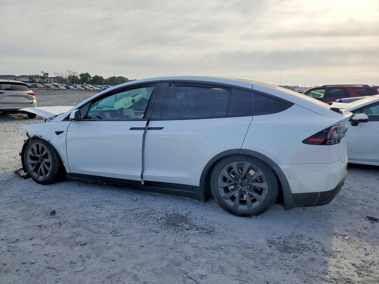 2022 Tesla Model X - Image 2