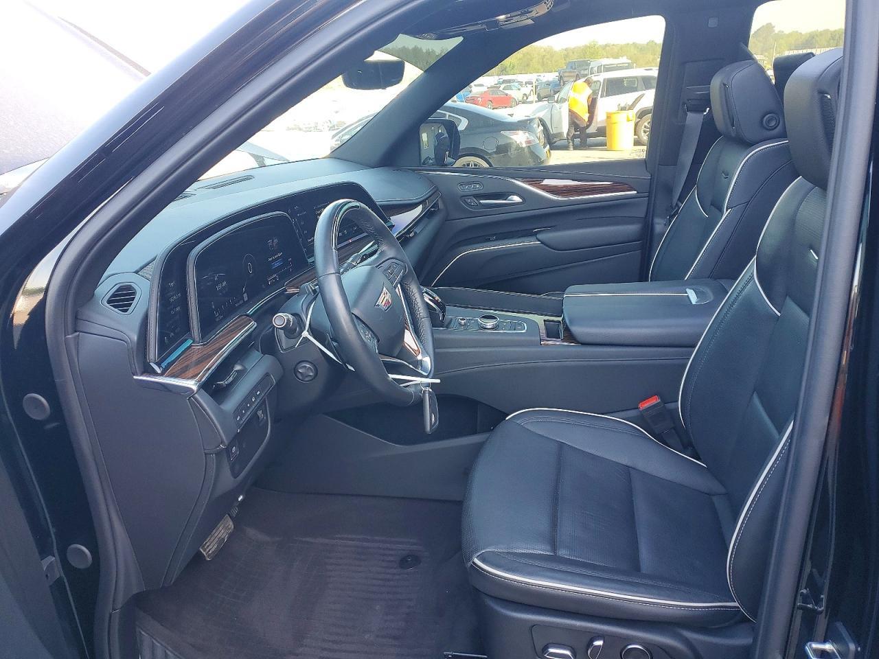 2024 Cadillac Escalade Premium Luxury - Image 7