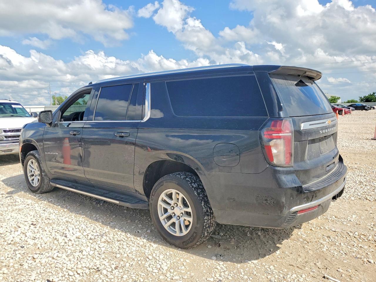 2024 Chevrolet Suburban C1500 Lt - Image 2