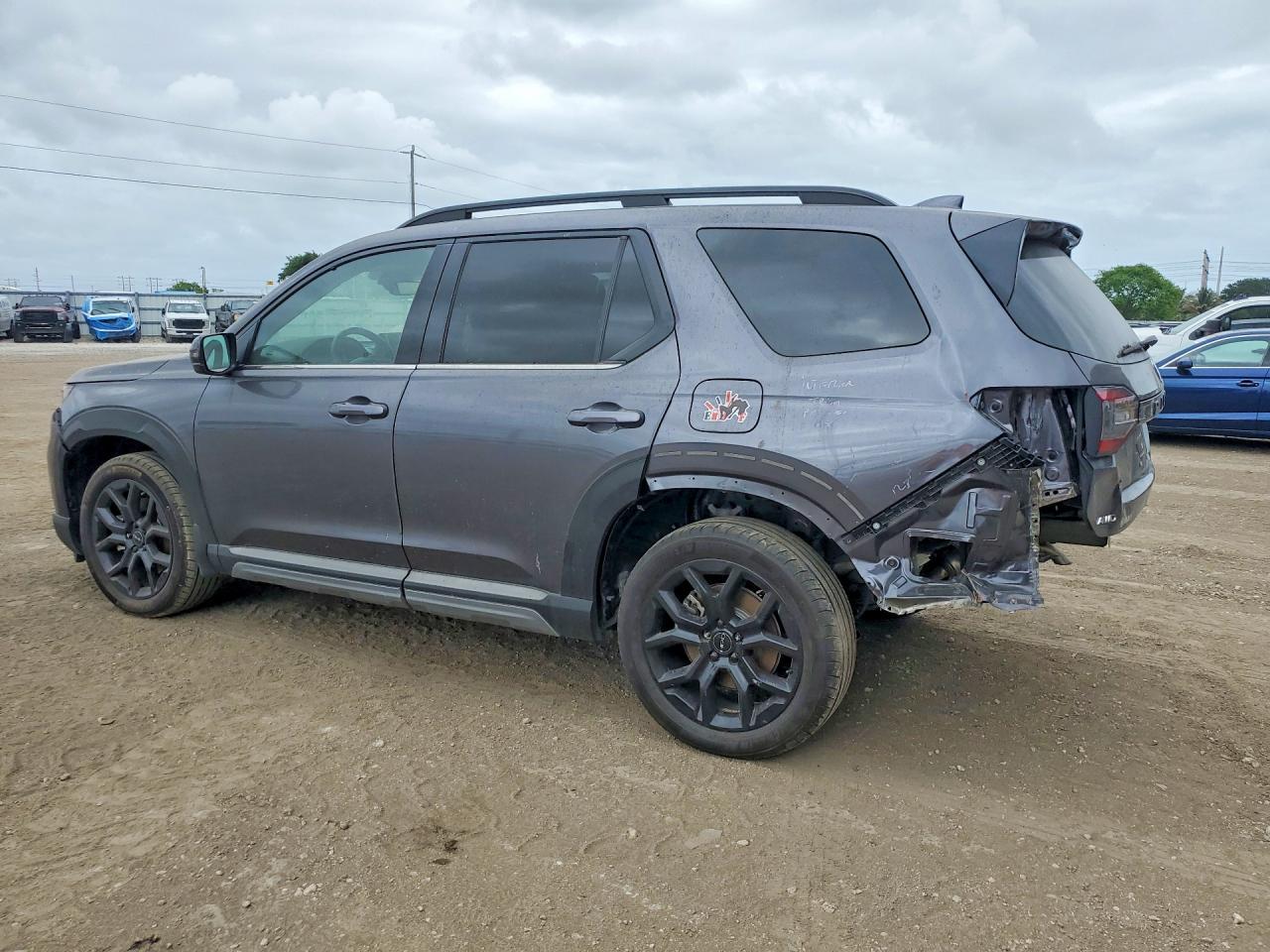 2025 Honda Pilot Touring - Image 2