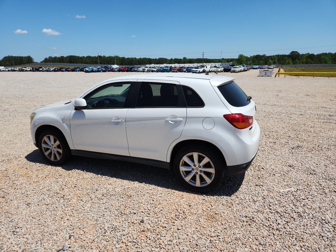 2013 Mitsubishi Outlander Sport Es - Image 2