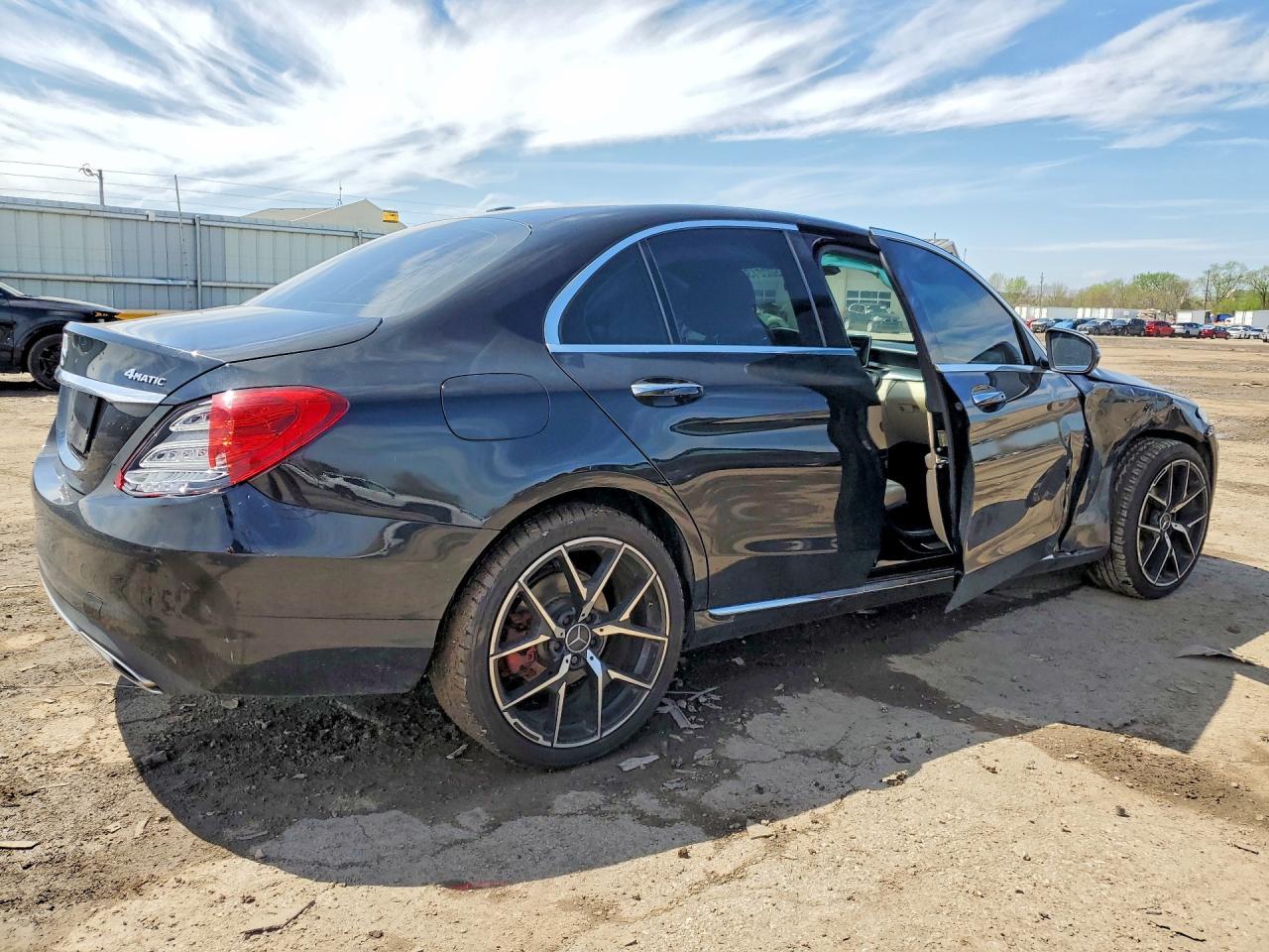 2018 Mercedes-Benz C 300 4Matic - Фото 3