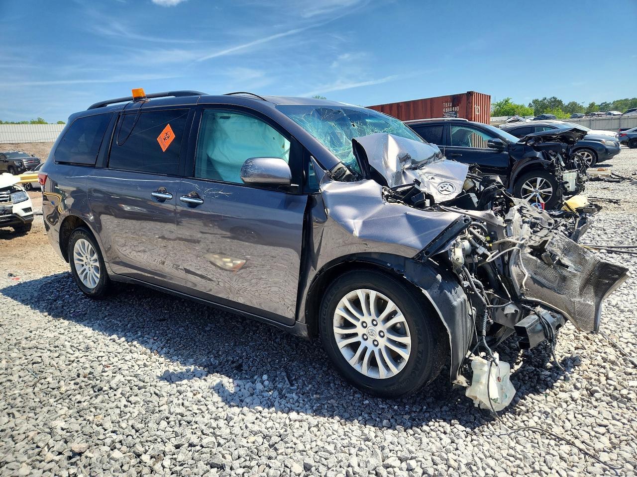 2016 Toyota Sienna Xle 8-Passenger - Фото 4