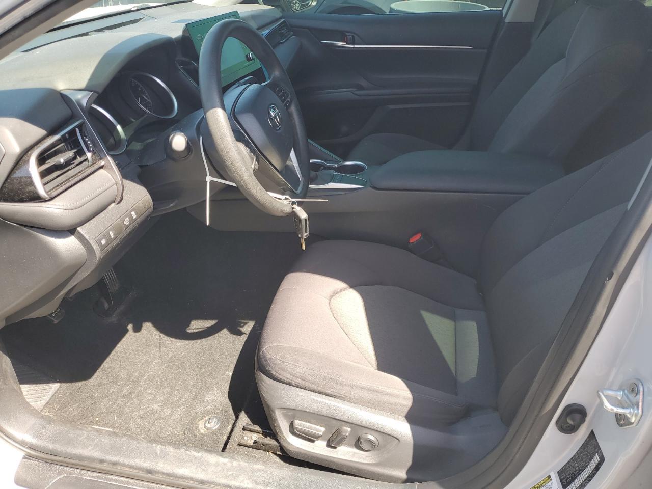 2022 Toyota Camry Le - Image 7