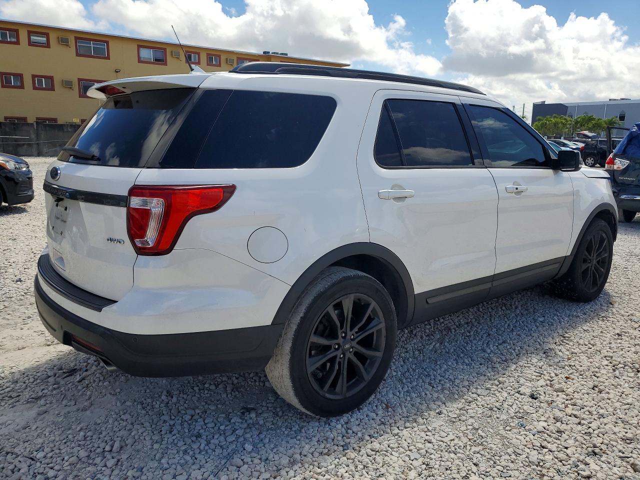 2018 Ford Explorer Xlt - Фото 3