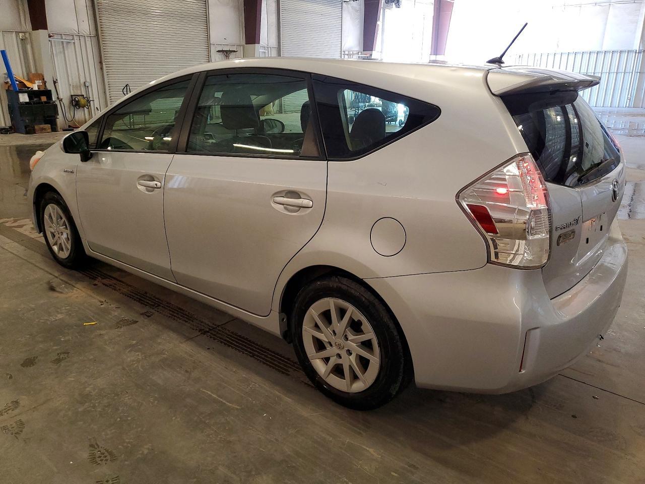 2012 Toyota Prius V Two - Фото 2