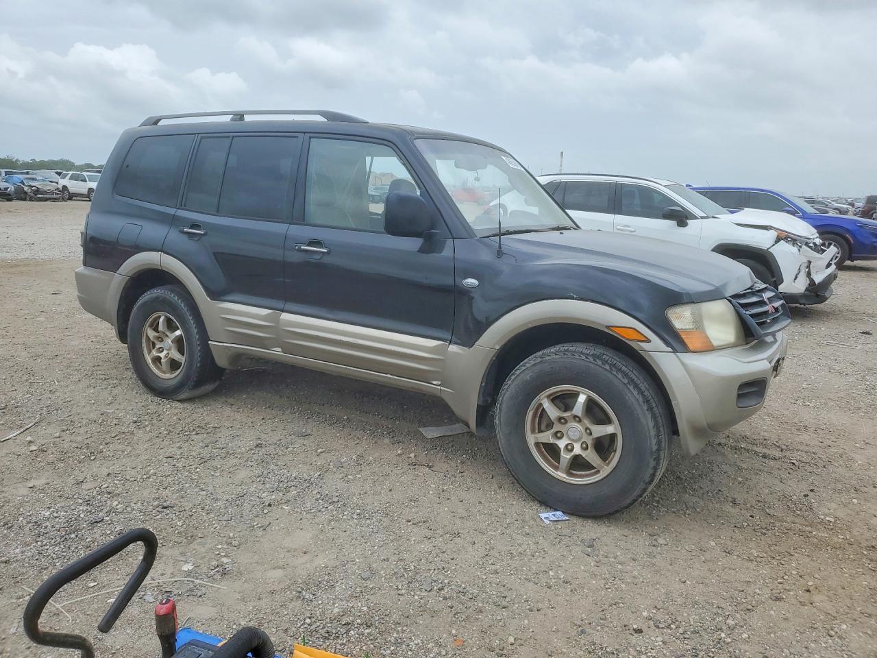 2001 Mitsubishi Montero Xls - Image 4