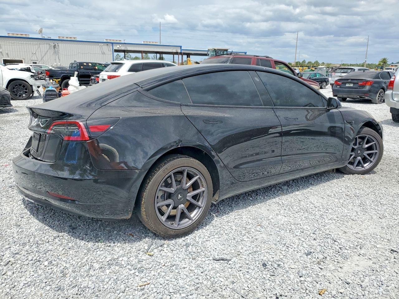 2023 Tesla Model 3 - Image 3