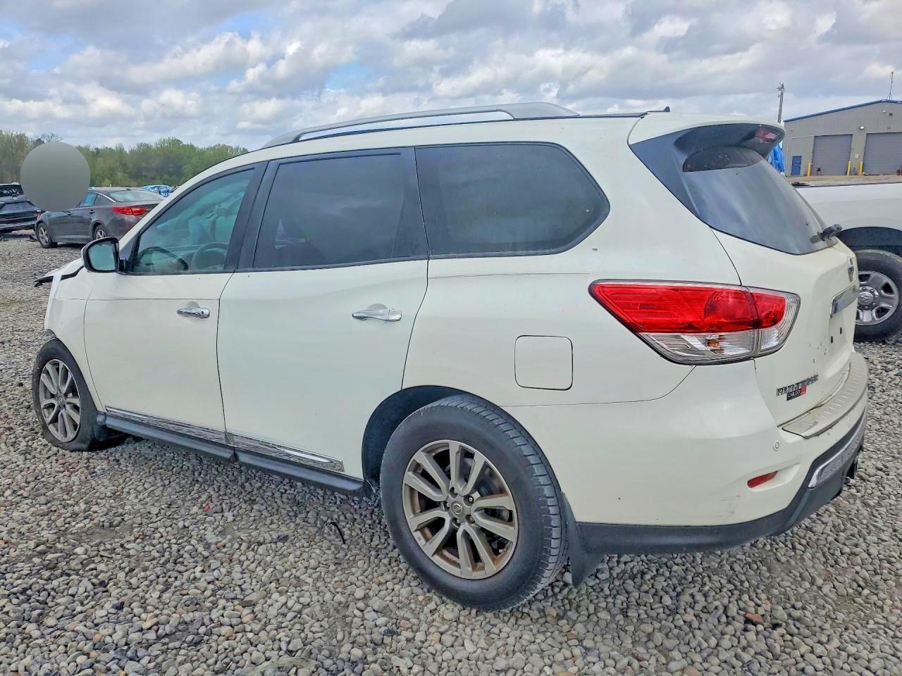 2015 Nissan Pathfinder Sl - Image 2
