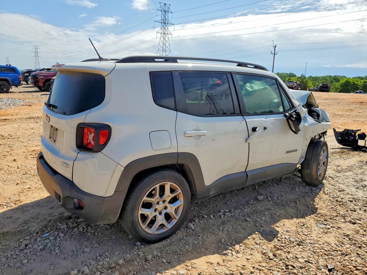 2015 Jeep Renegade Latitude - Image 3