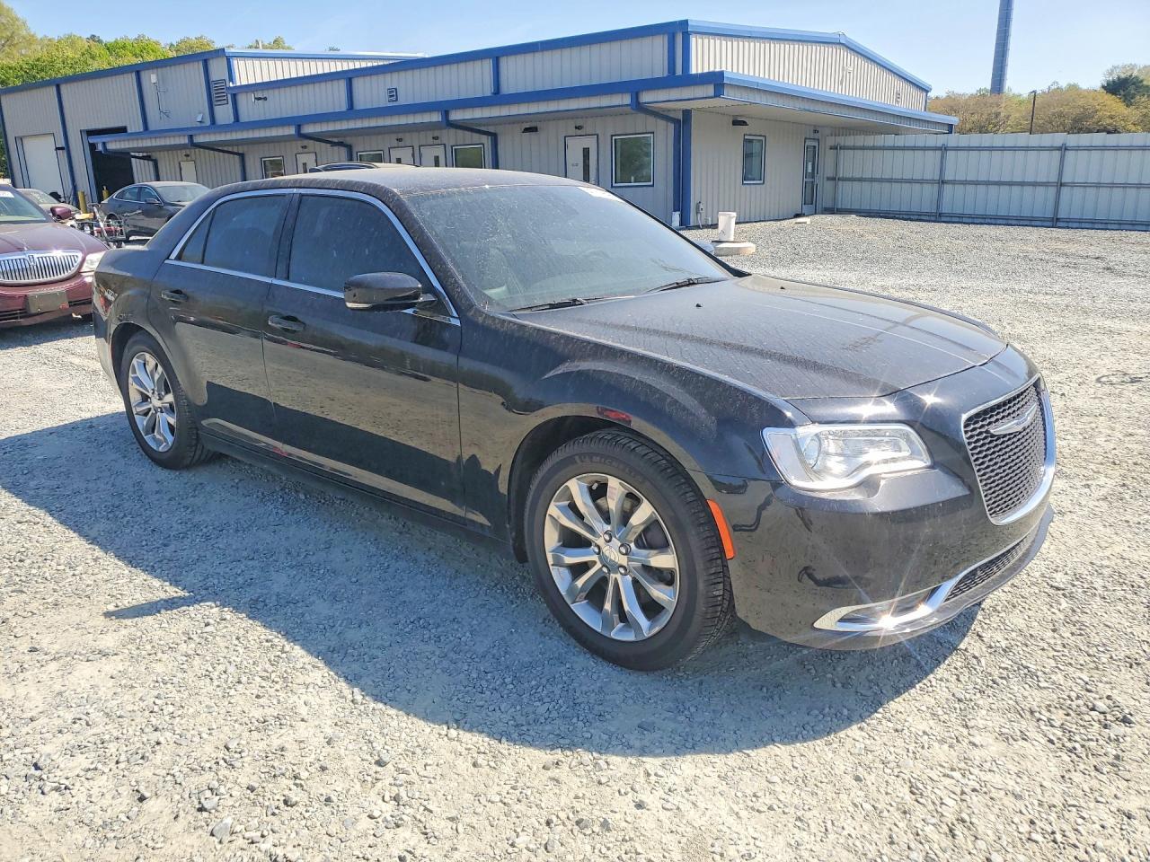 2018 Chrysler 300 Touring - Фото 4