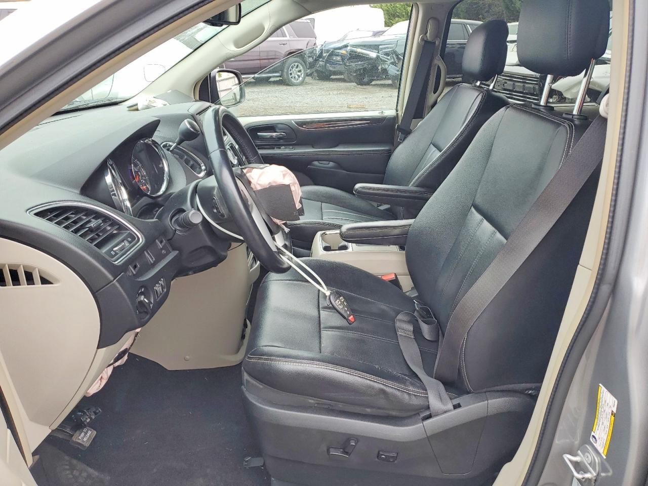 2015 Chrysler Town & Country Touring - Фото 7