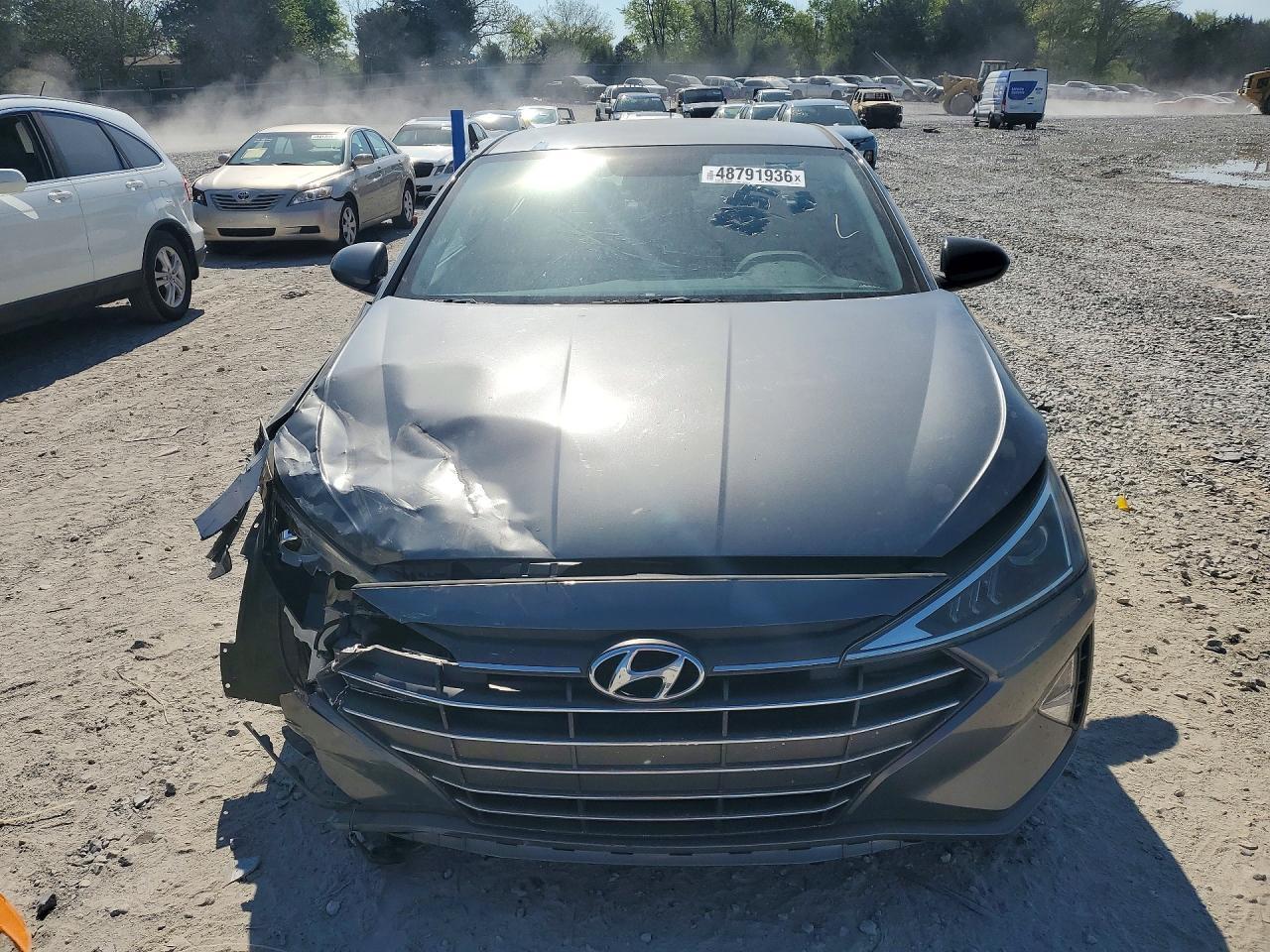2019 Hyundai Elantra Se - Image 5