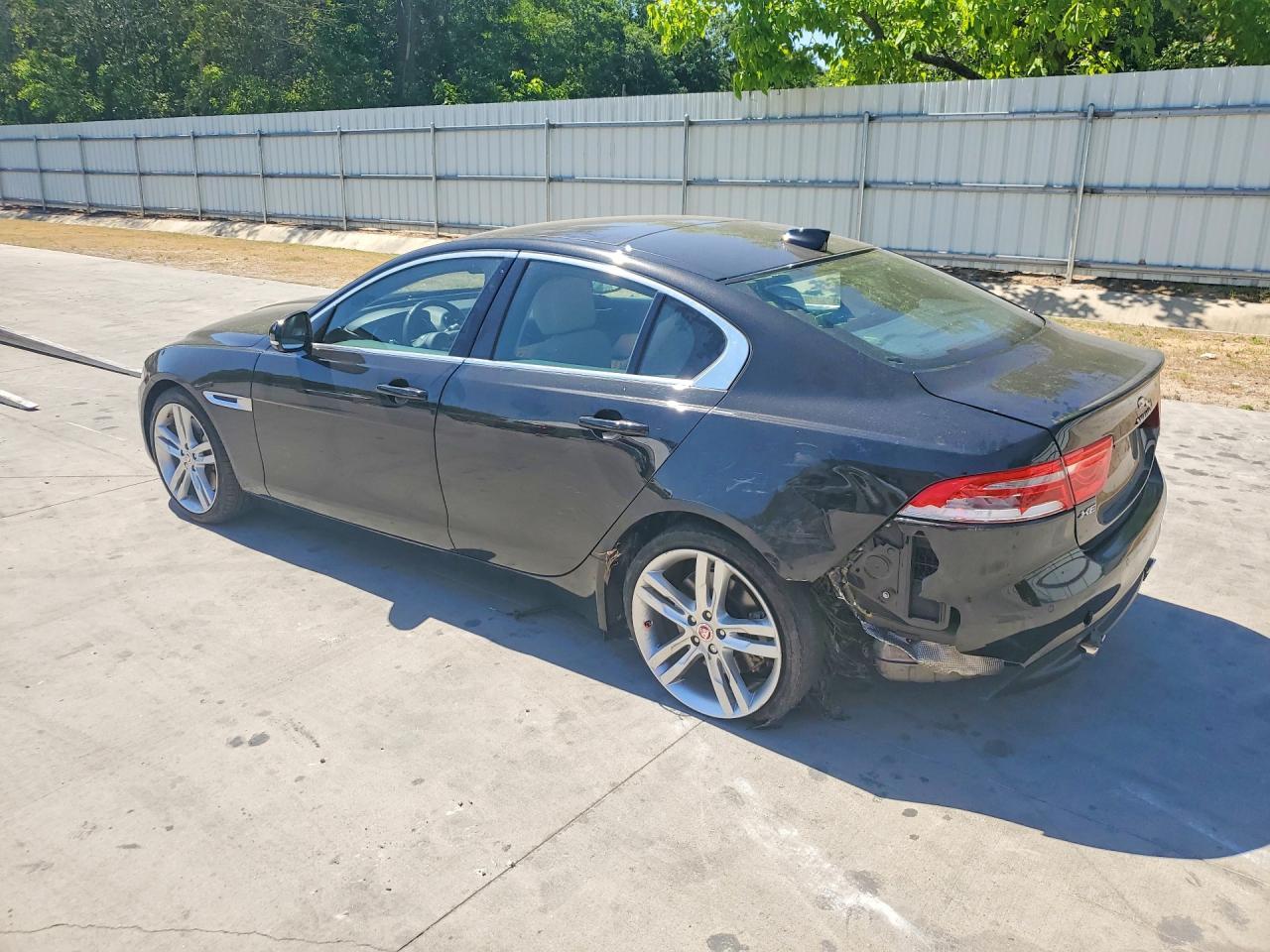 2018 Jaguar Xe Prestige - Фото 2