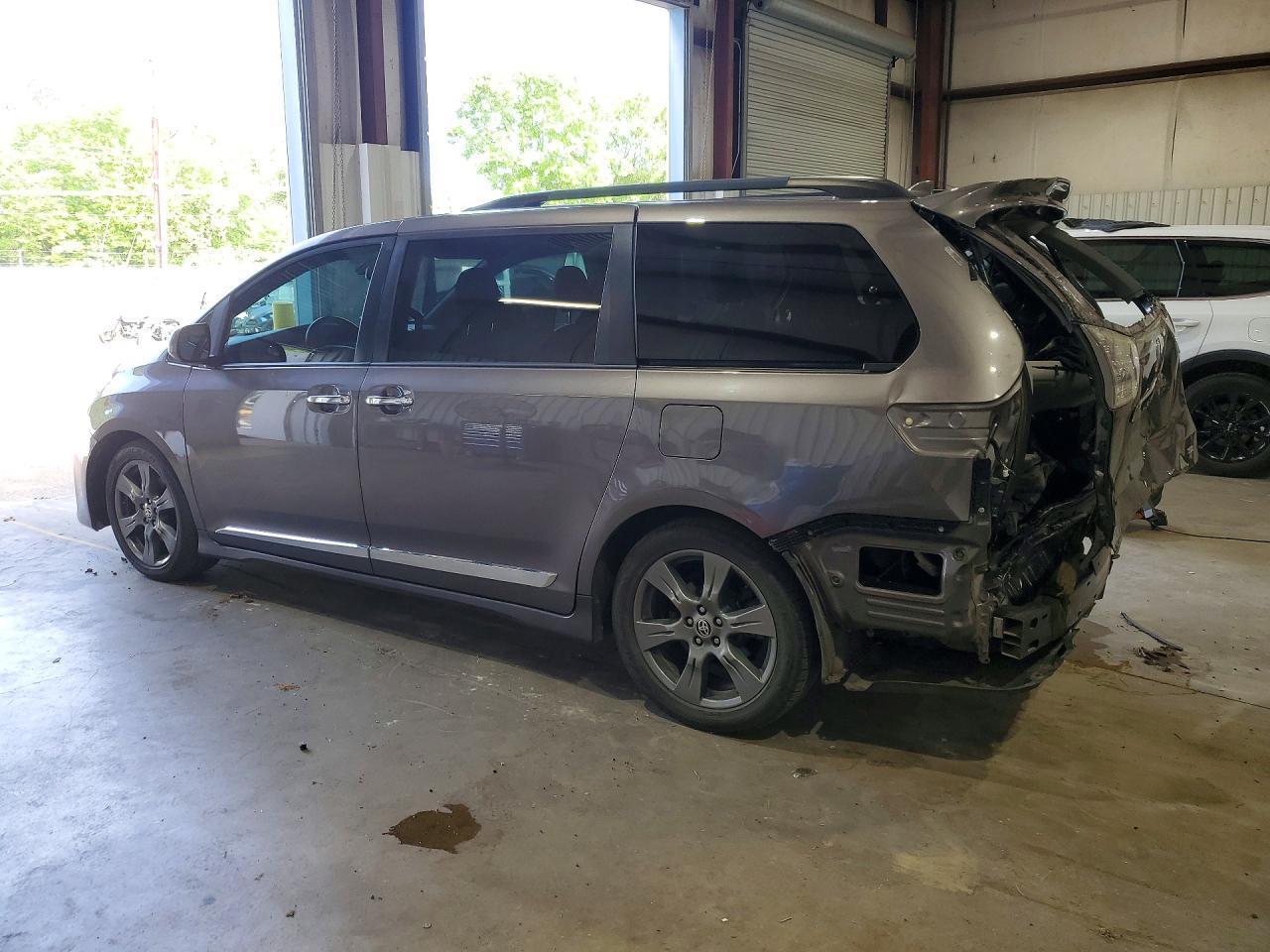 2020 Toyota Sienna Se 8-Passenger - Image 2