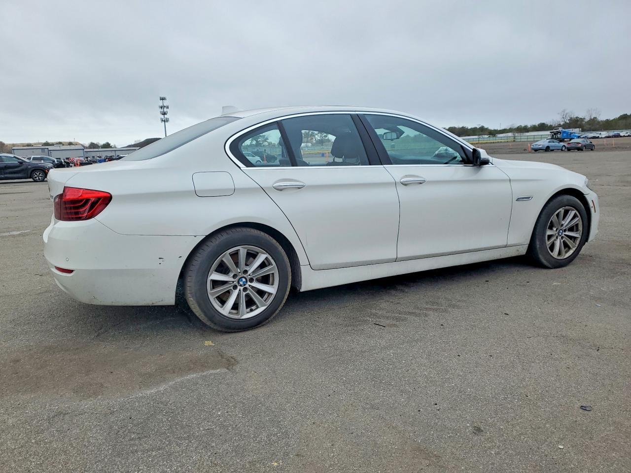 2016 BMW 528 Xi - Image 3