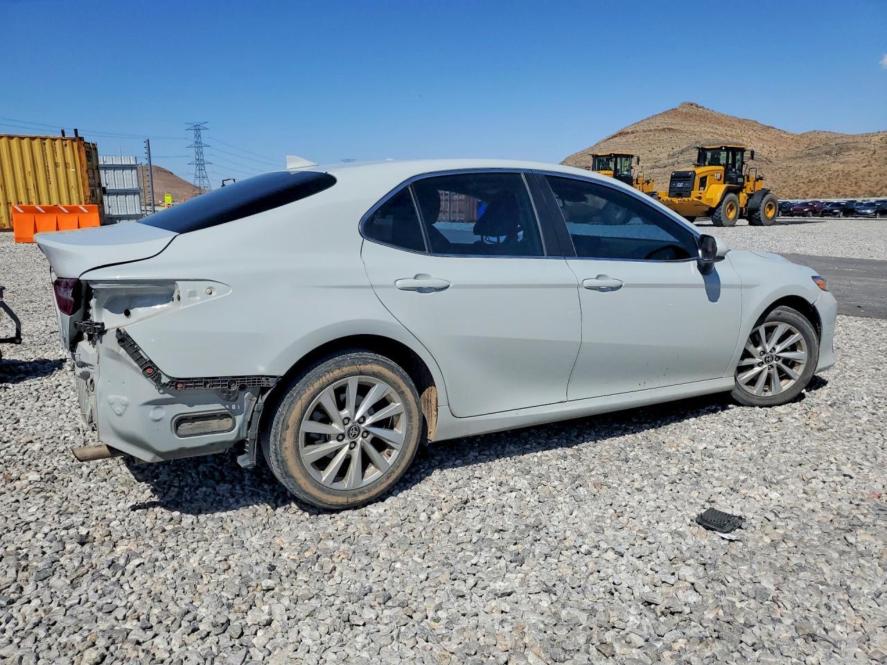2023 Toyota Camry Le - Фото 3