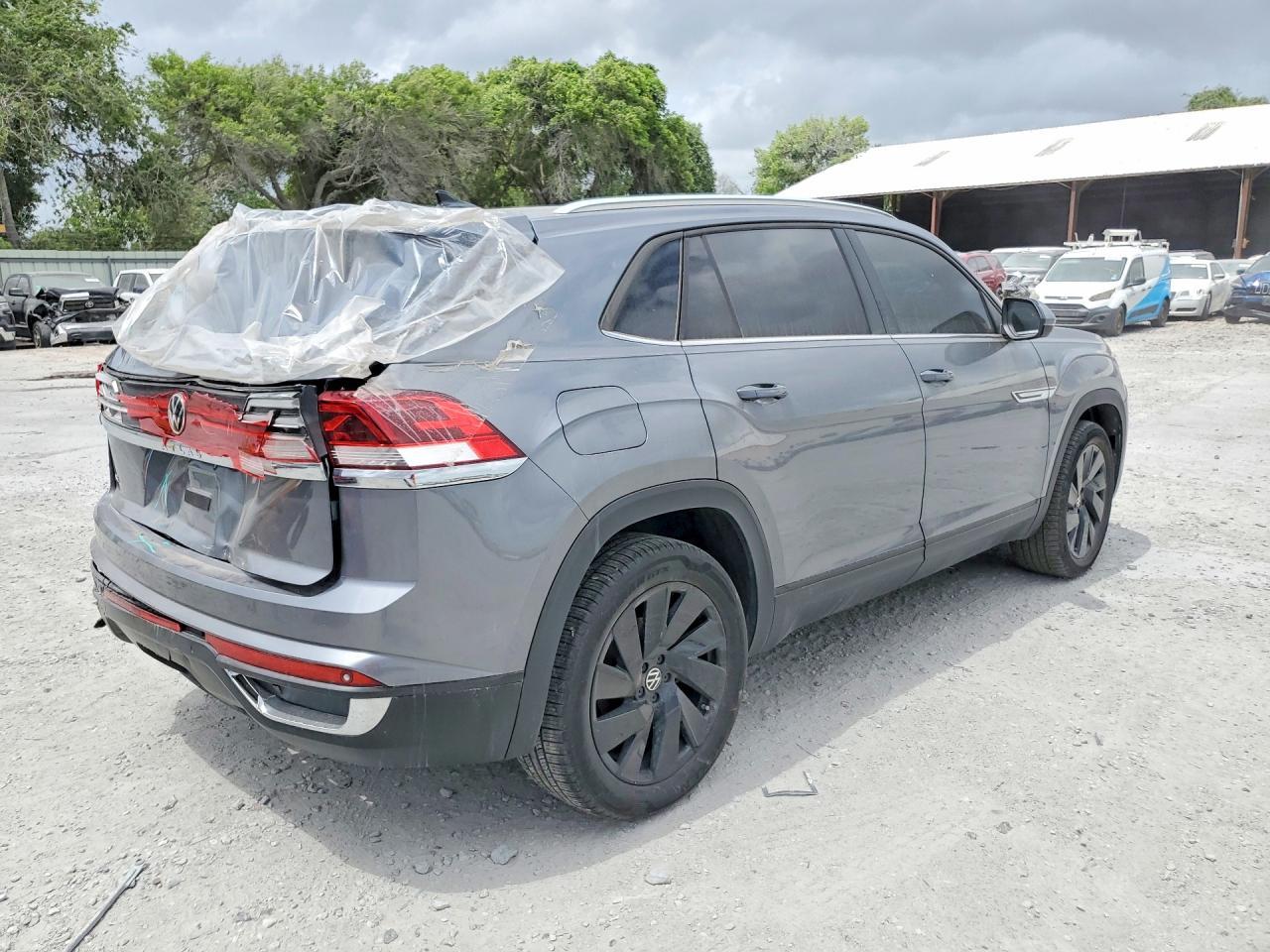 2024 Volkswagen Atlas Cross Sport Se - Image 3