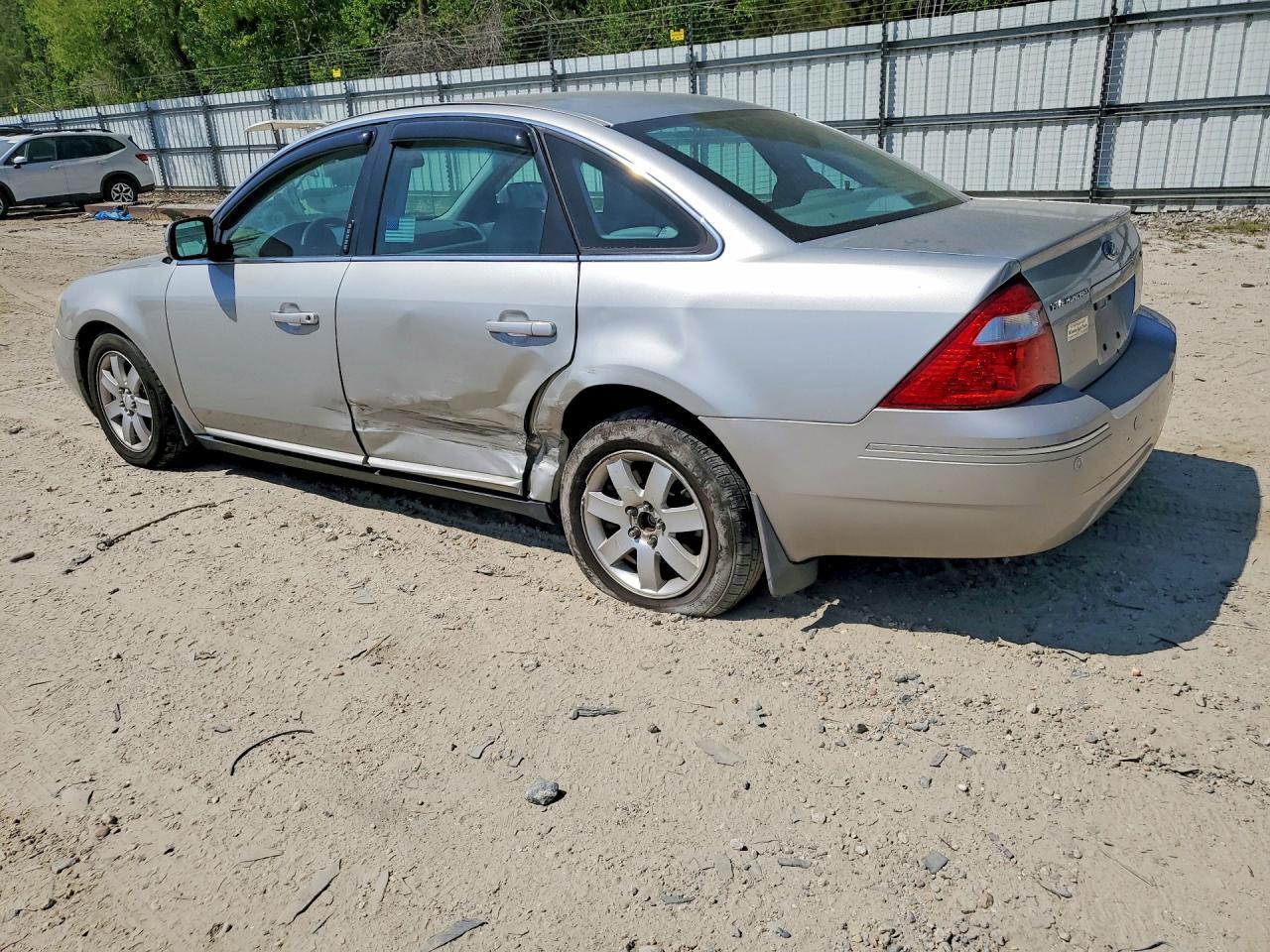 2006 Ford Five Hundred Sel - Image 2