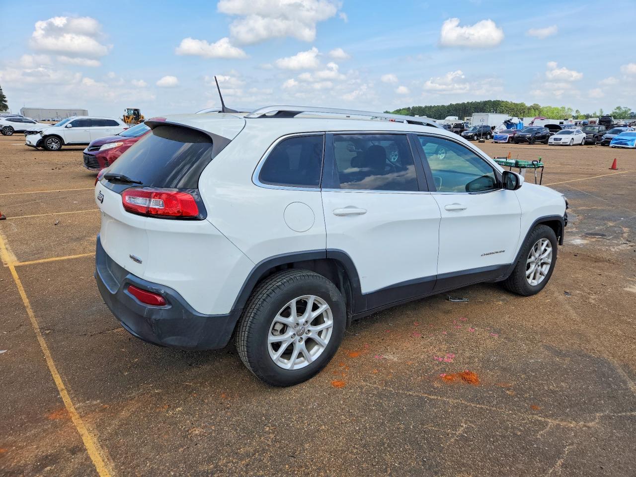2017 Jeep Cherokee Latitude - Image 3
