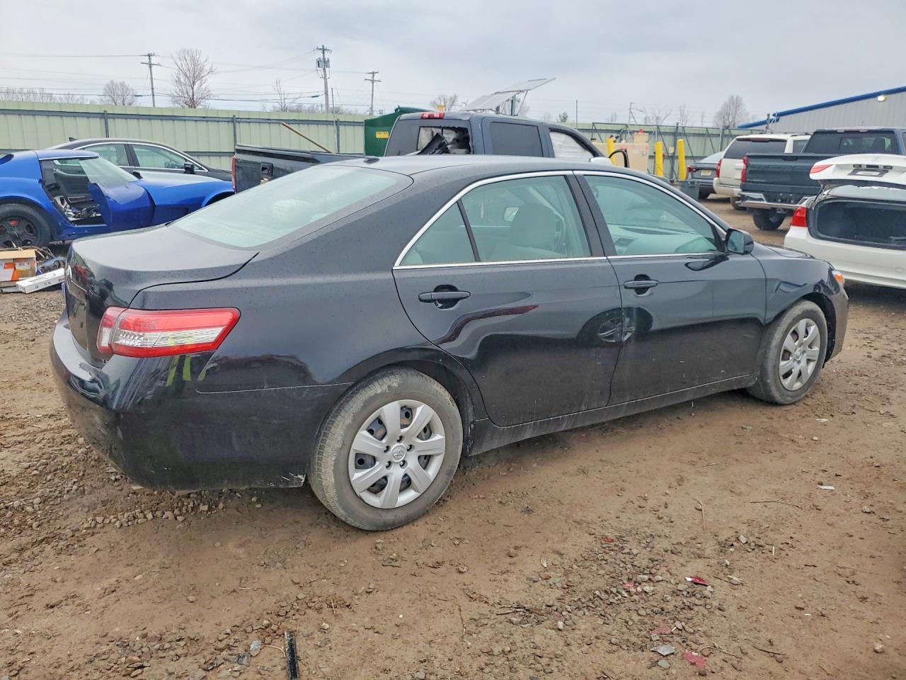 2011 Toyota Camry Le - Фото 3