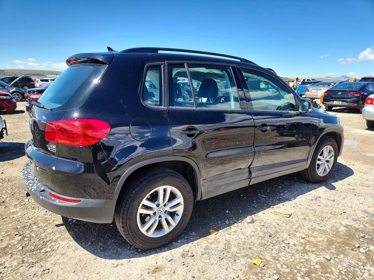 2017 Volkswagen Tiguan S - Фото 3