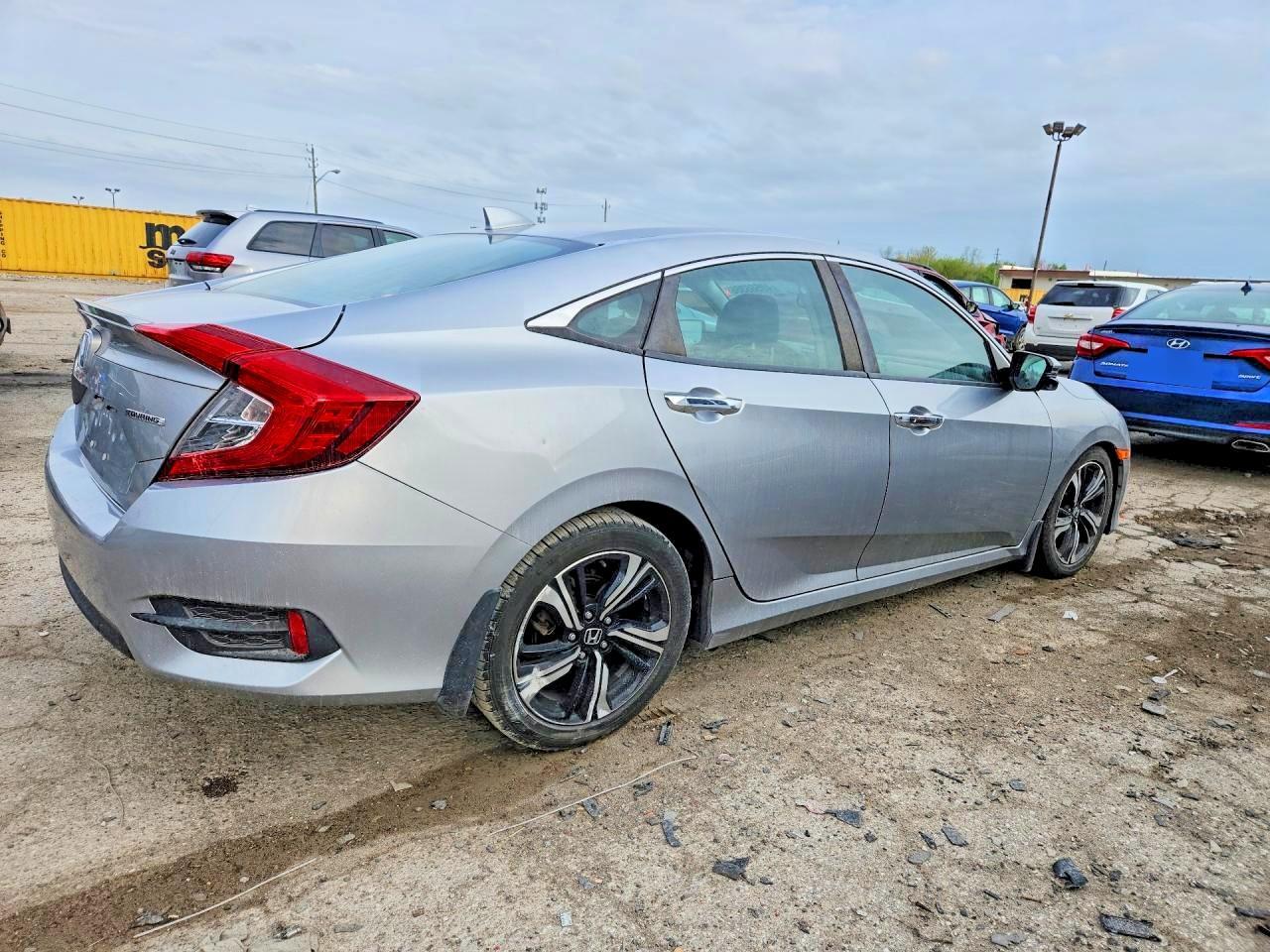 2017 Honda Civic Touring - Image 3