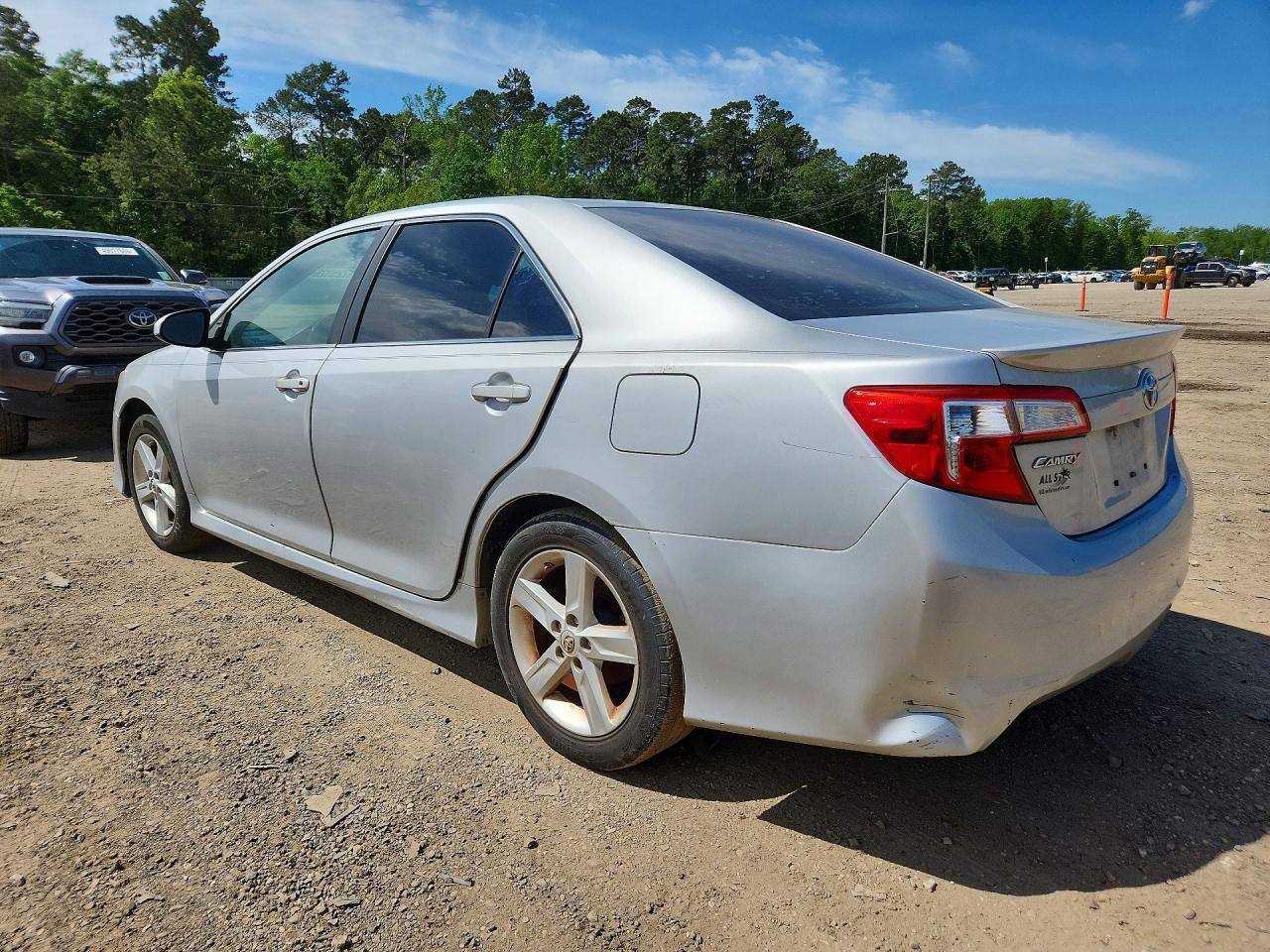 2014 Toyota Camry Se - Фото 2