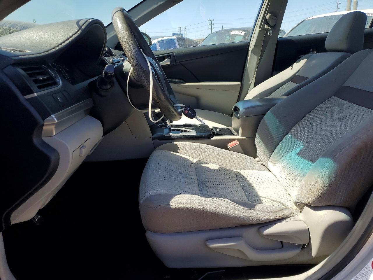 2014 Toyota Camry Le - Image 7