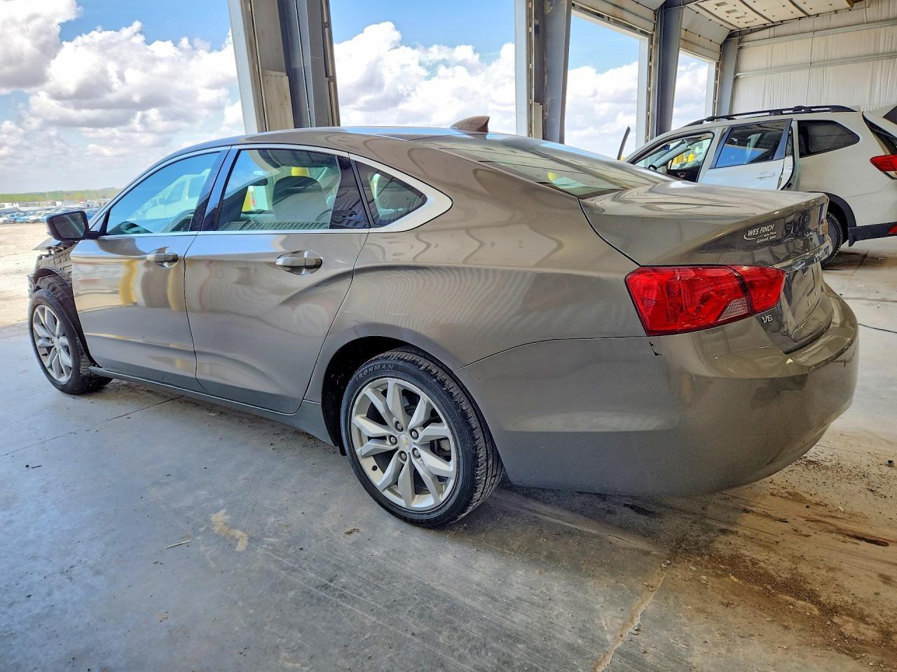 2017 Chevrolet Impala Lt - Фото 2