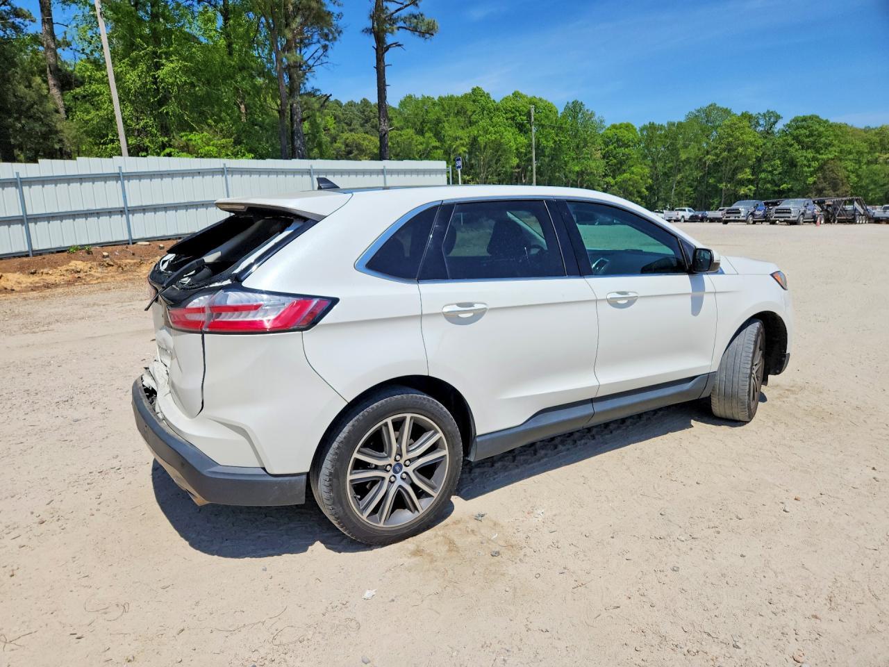 2021 Ford Edge Titanium - Image 3