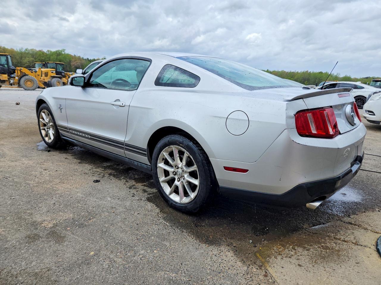 2011 Ford Mustang - Фото 2