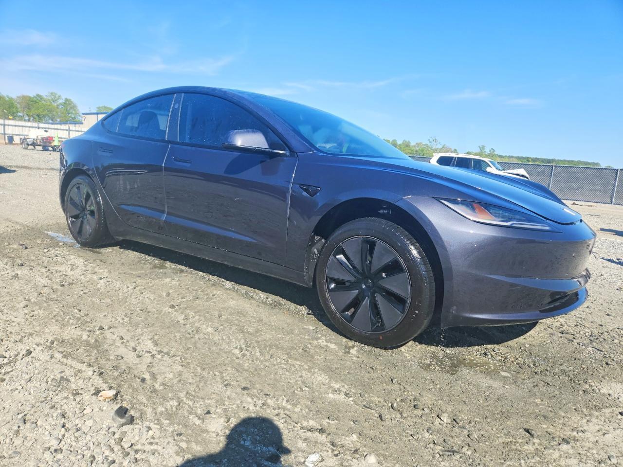 2025 Tesla Model 3 - Фото 4