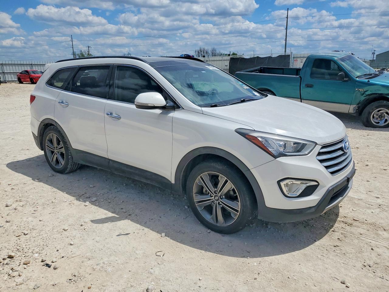 2016 Hyundai Sante Fe - Image 4