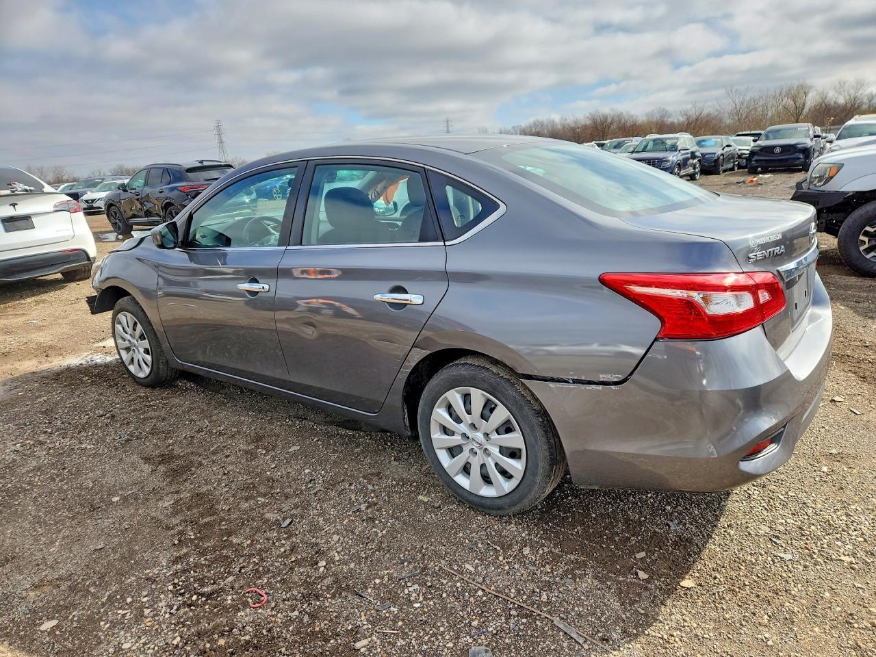 2016 Nissan Sentra S - Фото 2