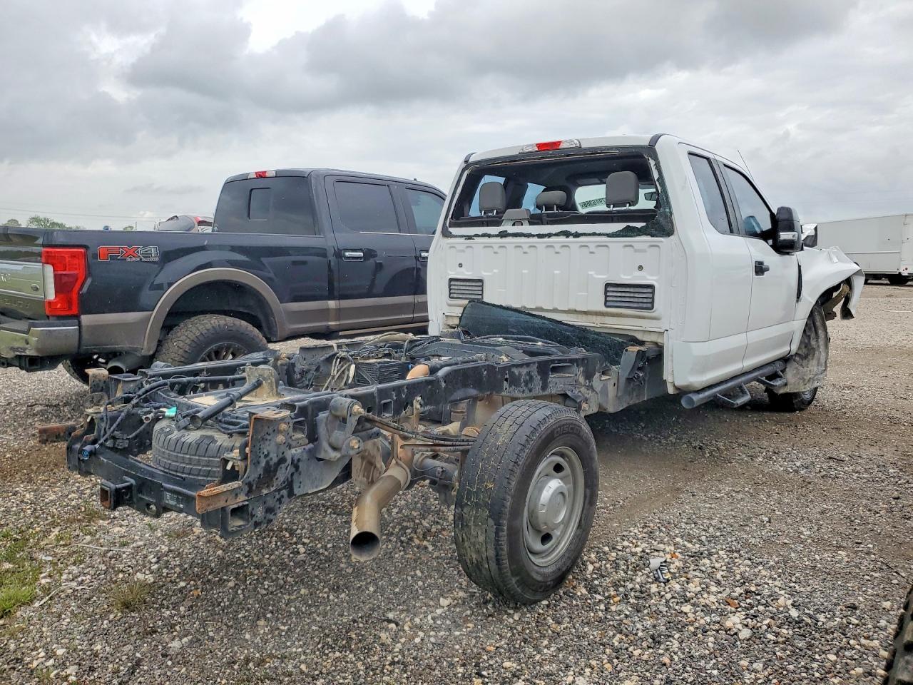 2019 Ford F250 Super Duty Truck Cab And Chassis - Фото 3