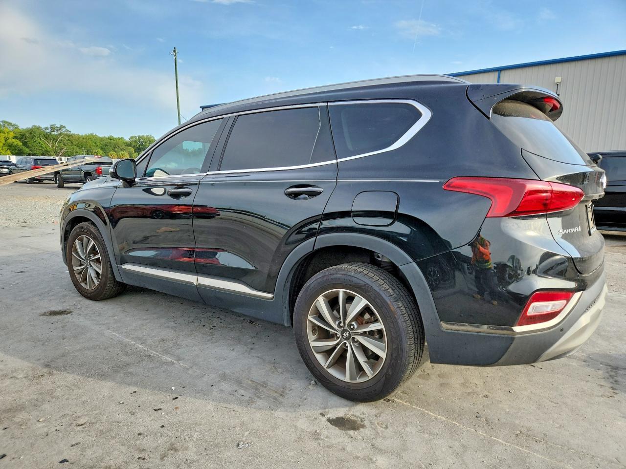 2019 Hyundai Santa Fe Ultimate 2.4L - Image 2