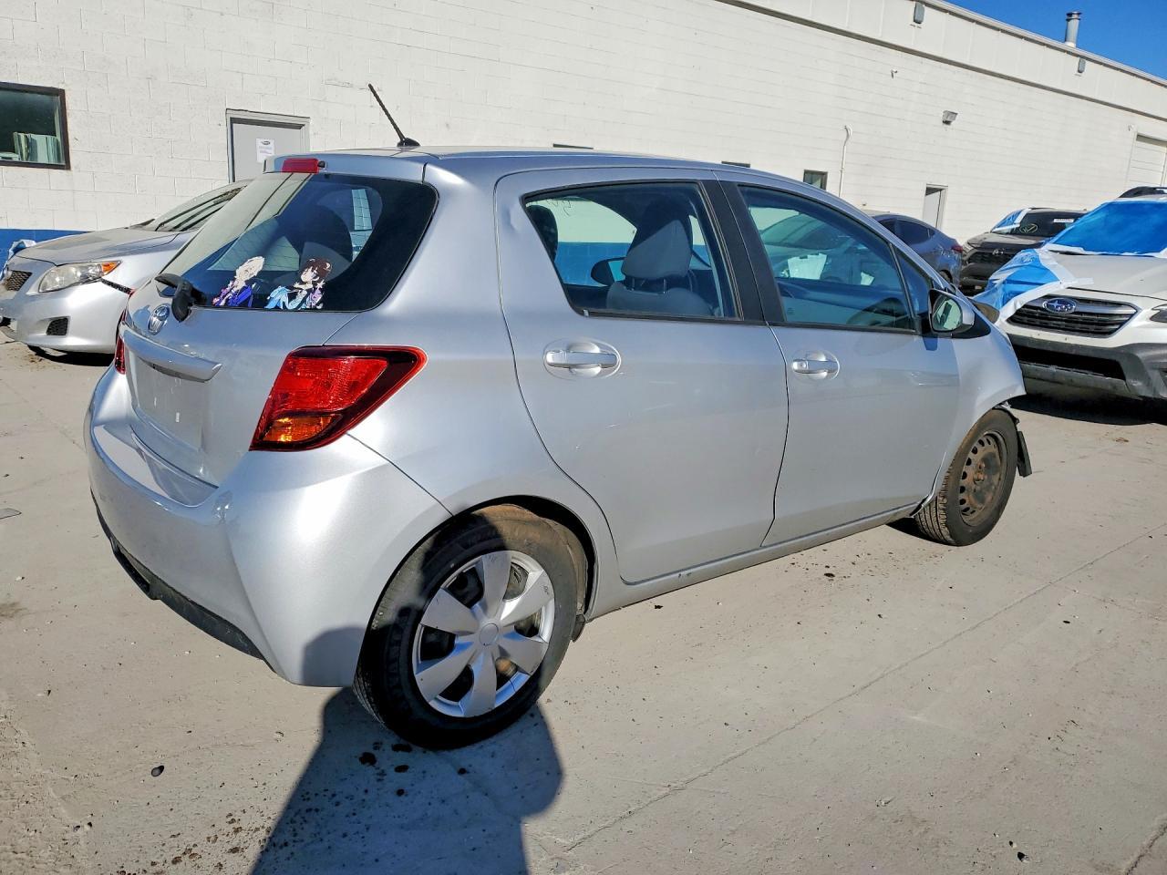 2015 Toyota Yaris 5-Door L - Фото 3