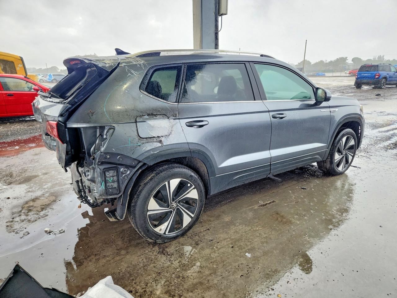 2024 Volkswagen Taos - Image 3