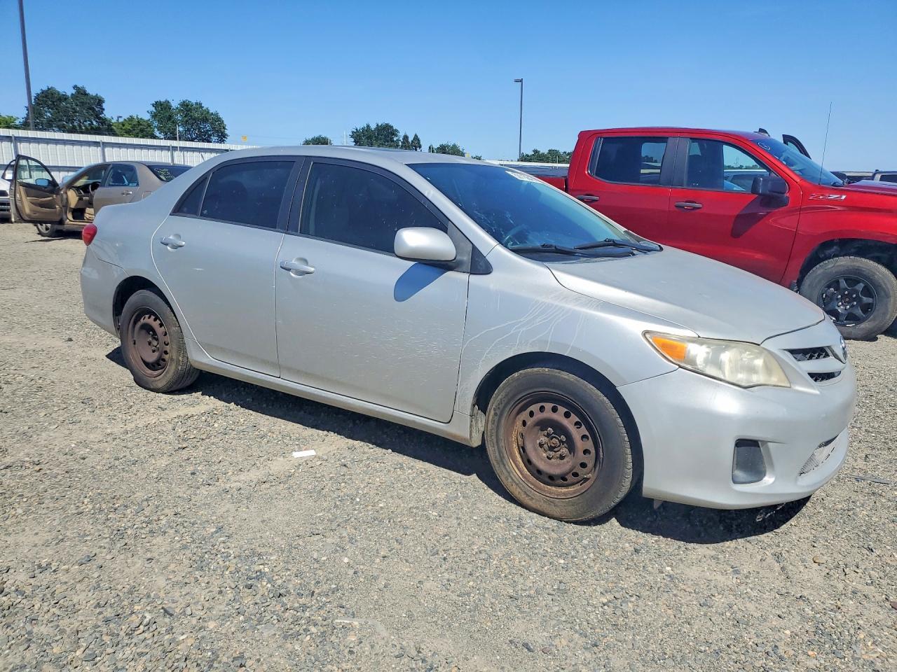 2011 Toyota Corolla Le - Image 4