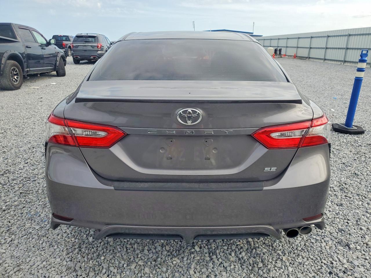 2018 Toyota Camry Se - Image 6