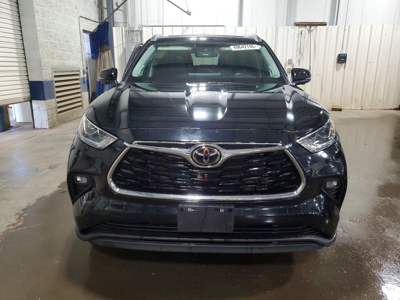 2023 Toyota Highlander Limited - Image 5