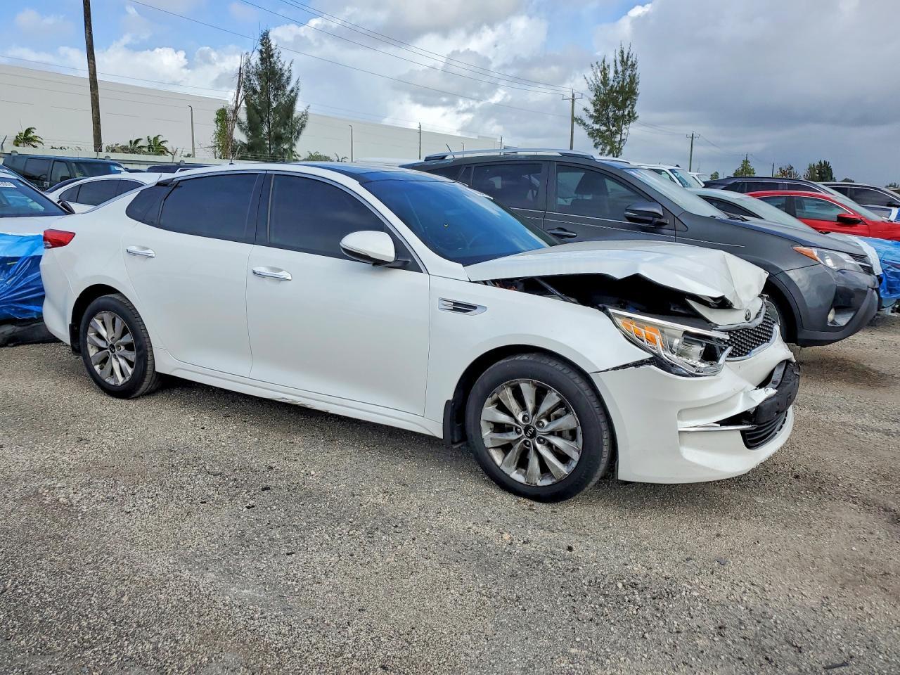 2018 Kia Optima Ex - Image 4