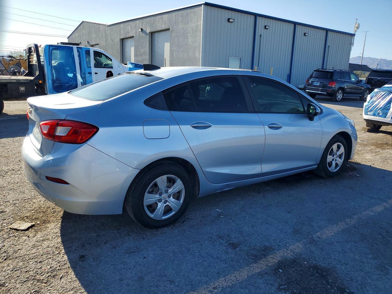2018 Chevrolet Cruze Ls - Фото 3