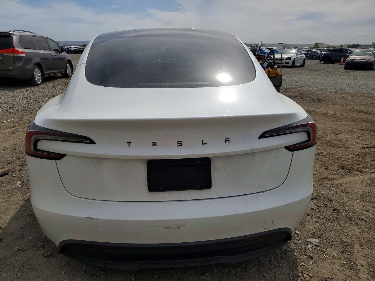 2024 Tesla Model 3 - Фото 6